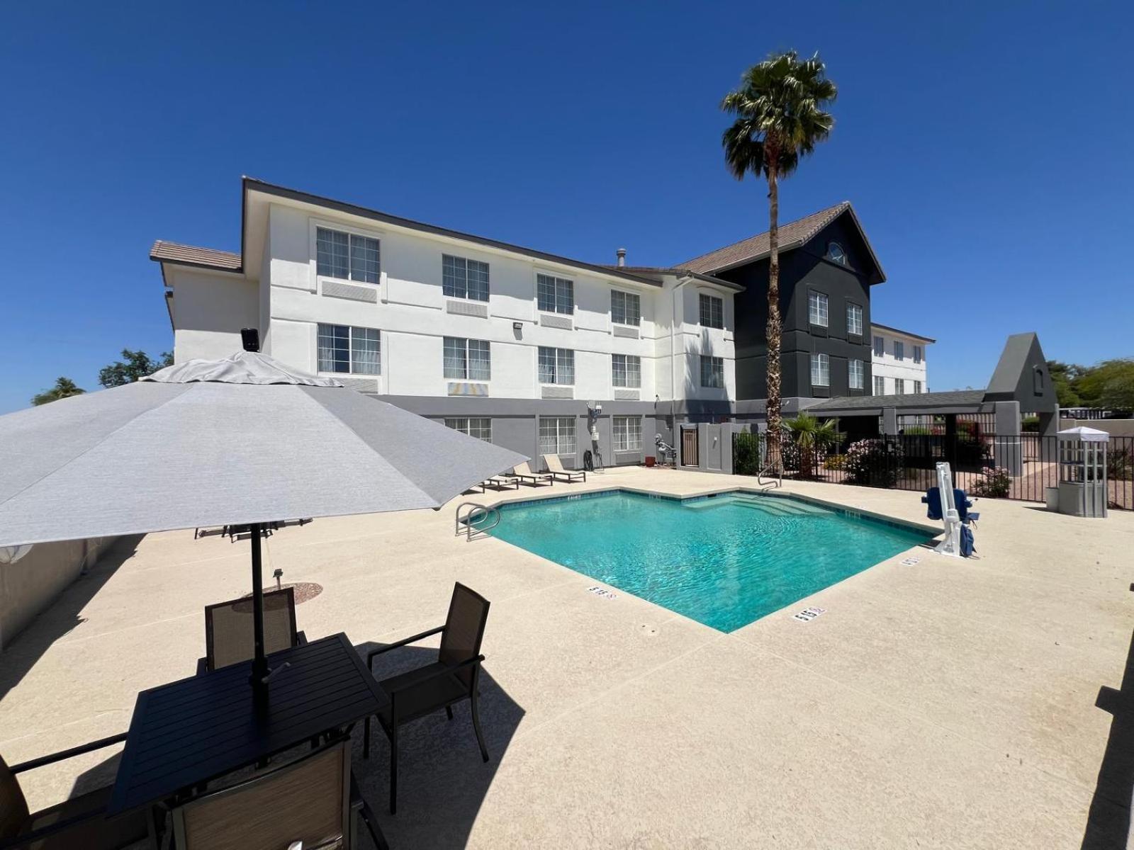 Garner Hotel By Ihg Phoenix - Surprise Eksteriør bilde